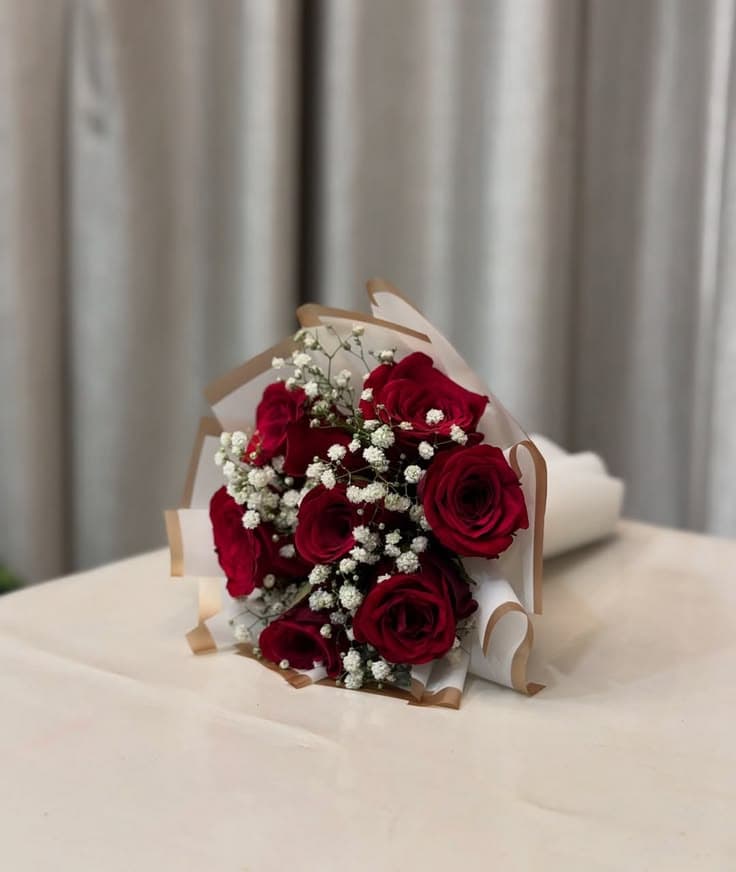 Bouquet 7 roses — glace artisanale premium par Gift & ENTREMETS By Ah Mes Goûts à Cotonou
